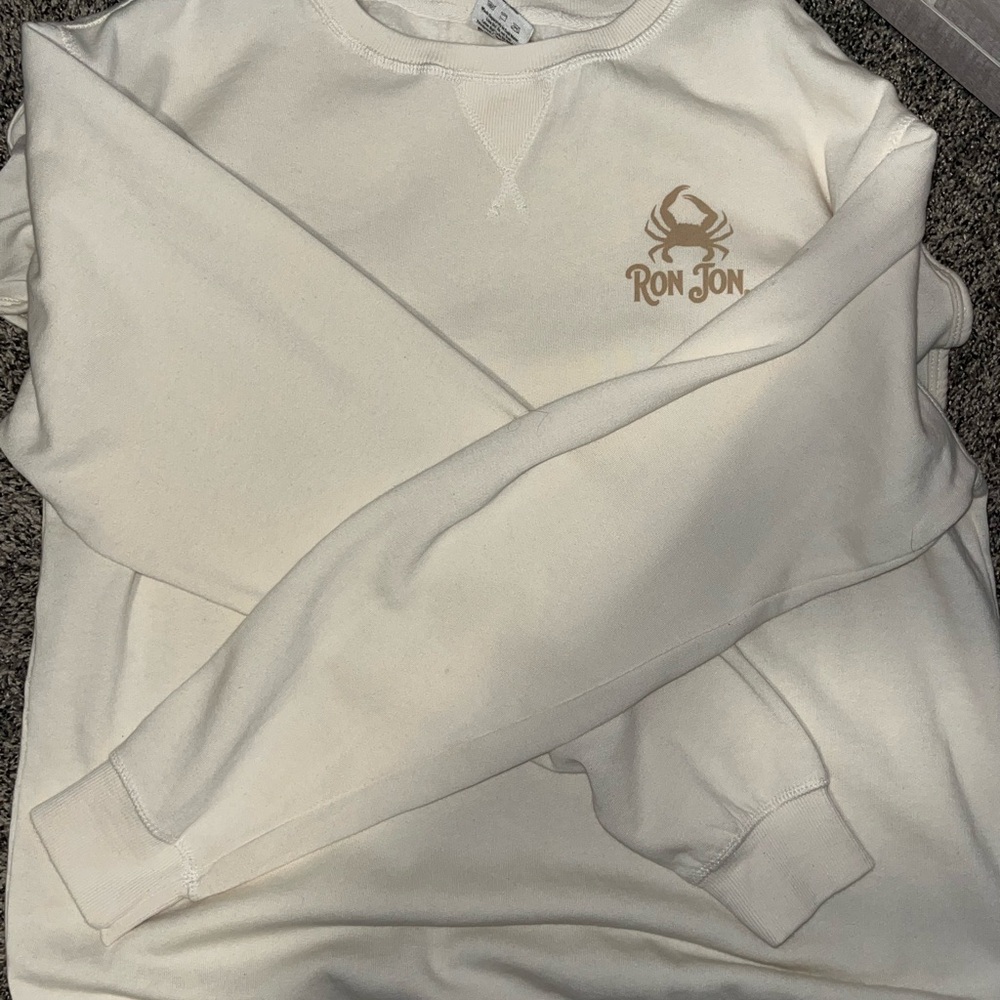 NWOT Ron Jon Cream Off-White Sweatset (Crewneck + Shorts)
